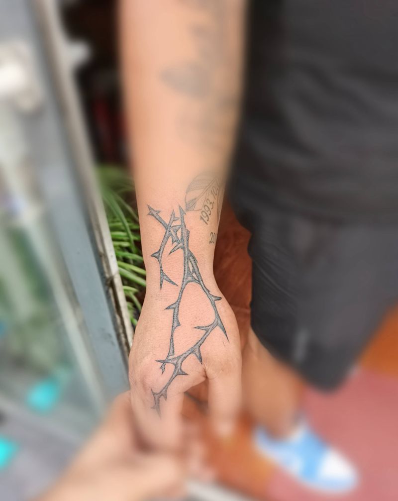 荆棘纹身图片_手部纹身图案