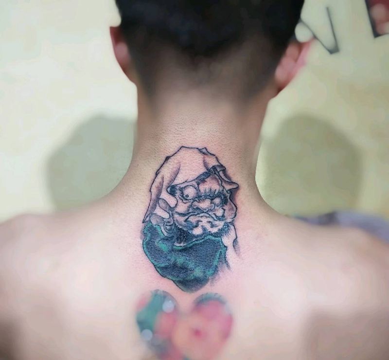 达摩祖师遮盖后纹身图片_颈部纹身图案