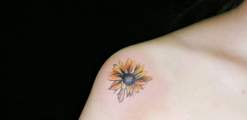 彩色小纹身纹身图片_肩部手臂水彩水墨纹身图案