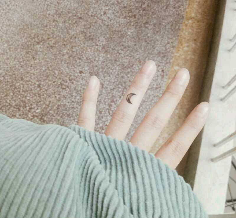 小月牙纹身图片