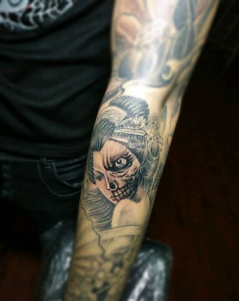 脸部表情改一下纹身图片