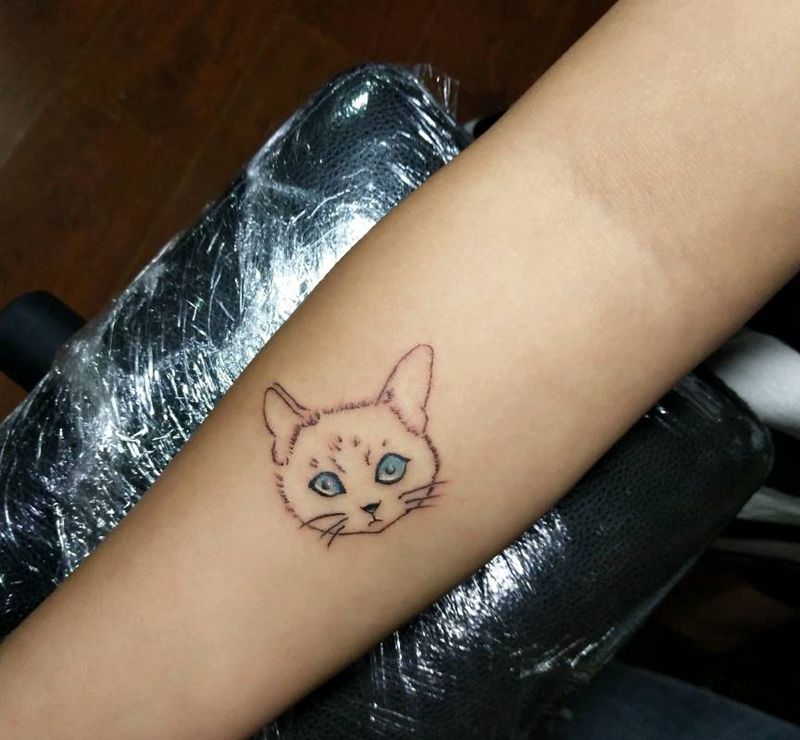 清新小猫纹身图片_手臂纹身图案