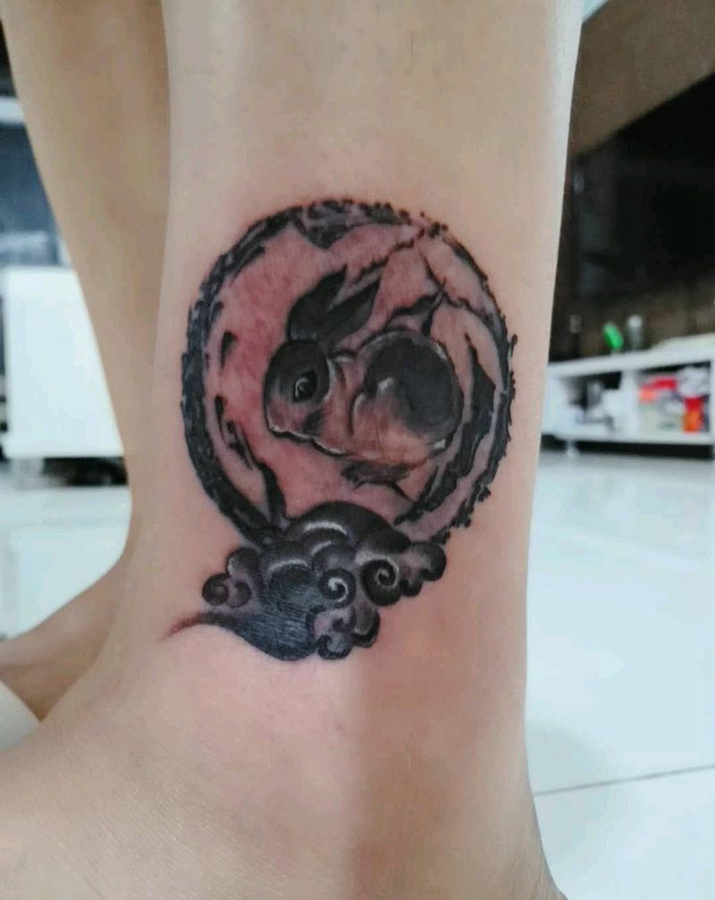 国风小兔纹身图片_腿部水墨纹身图案