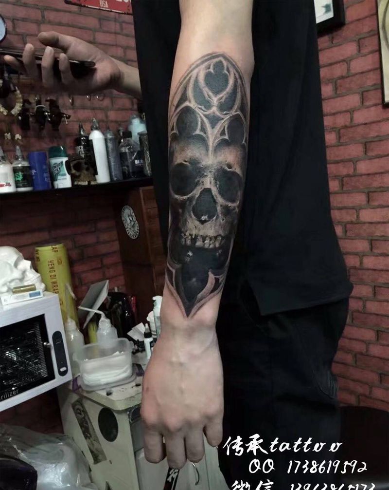 骷髅窗花纹身图片
