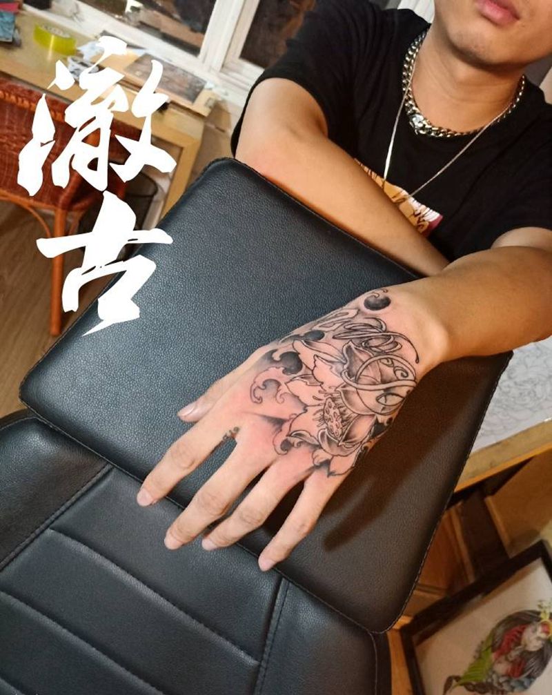 满背（满手背)纹身图片