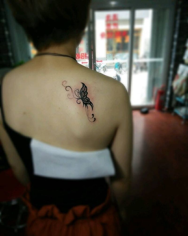 美女蝴蝶纹身图片