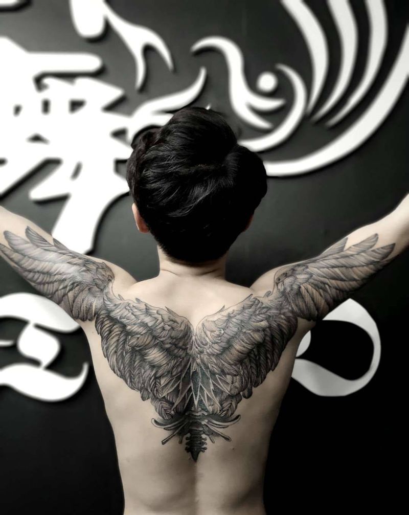 翅膀纹身图片_背部纹身图案