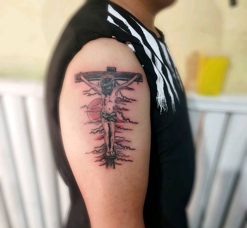 耶稣十字架纹身图片_手臂纹身图案
