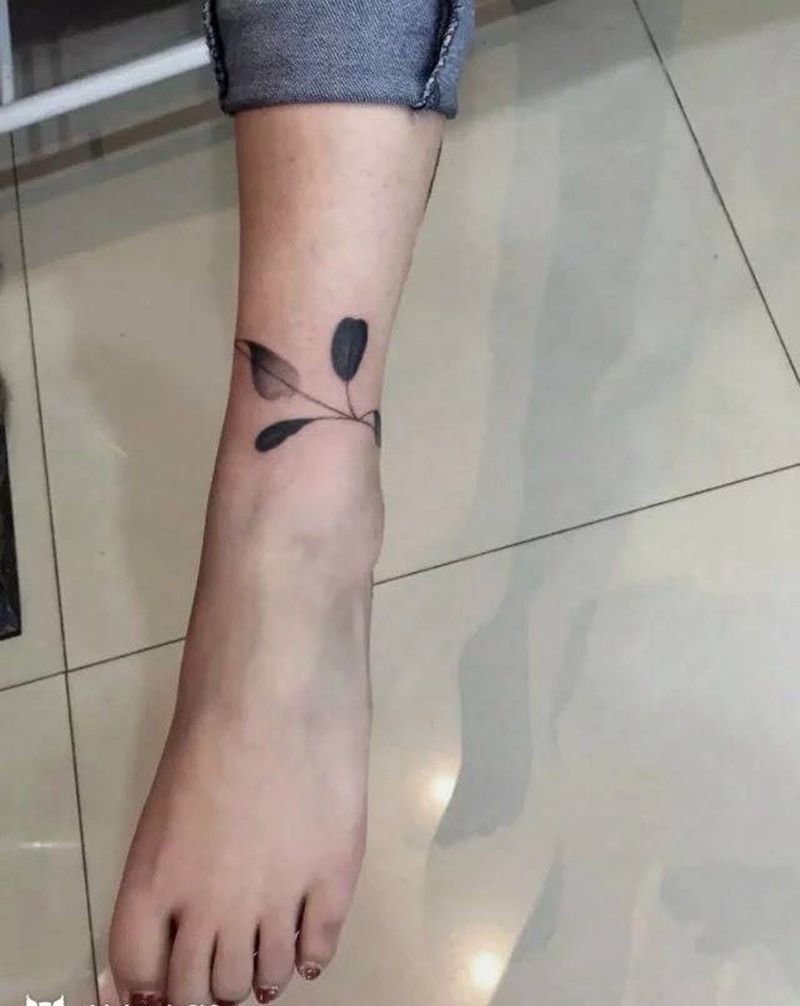 缠枝花卉纹身图片