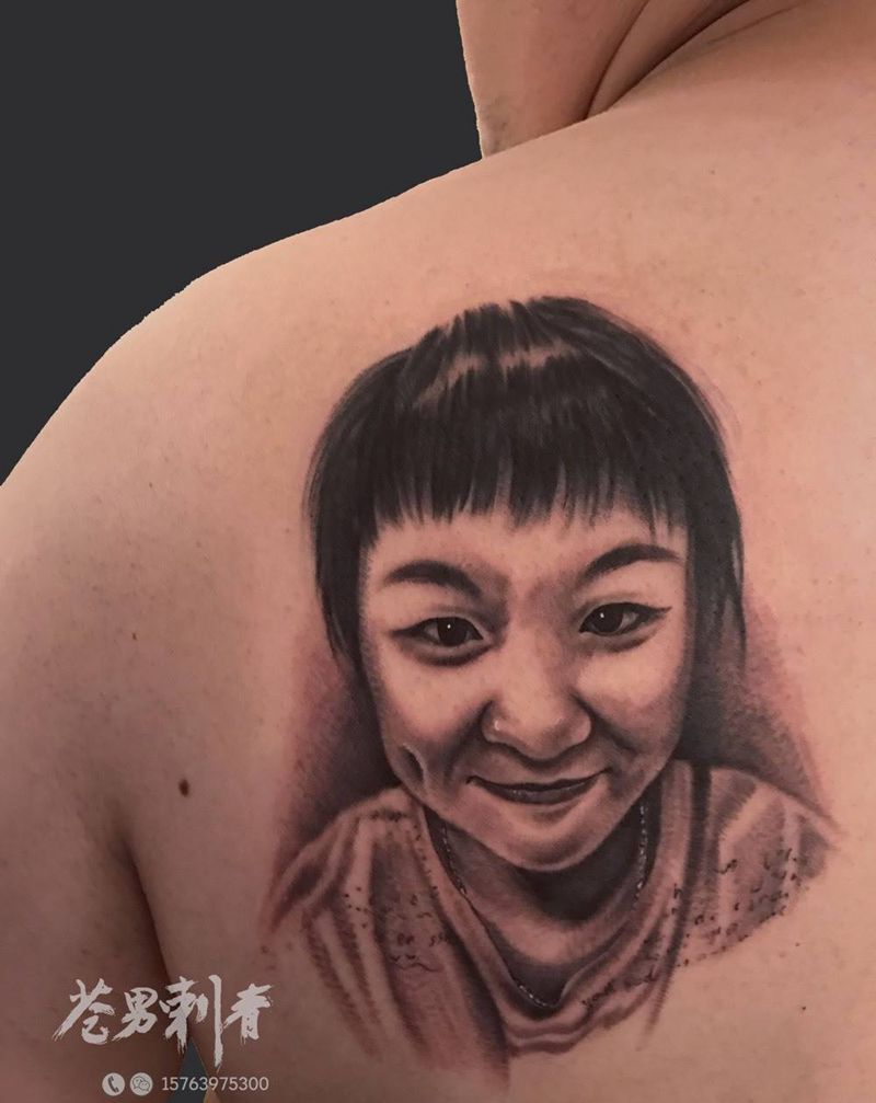 肖像纹身图片_成品写实人物背部纹身图案