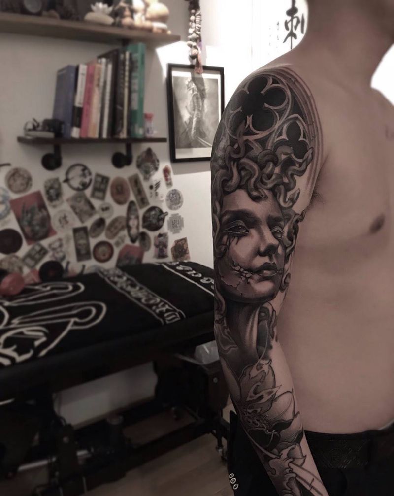 窗花纹身图片_手臂欧美写实新传统纹身图案