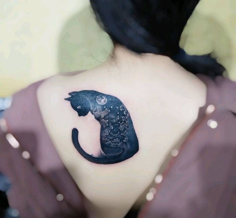 小猫遮盖纹身图片_肩部纹身图案