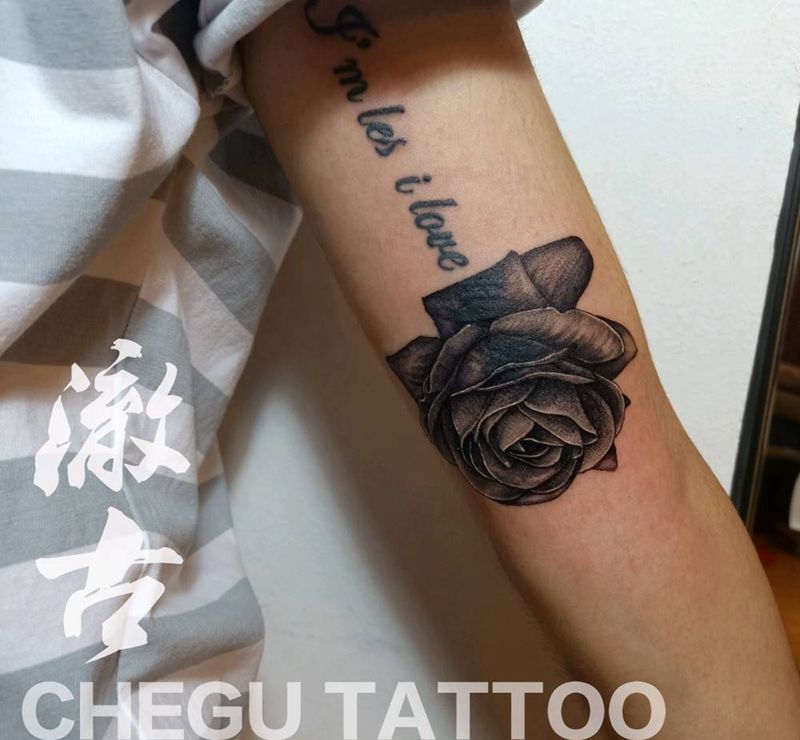 玫瑰花纹身图片_手臂欧美写实遮盖纹身图案