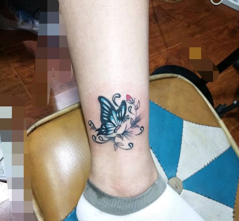 脚踝清新蝴蝶纹身图片_腿部纹身图案