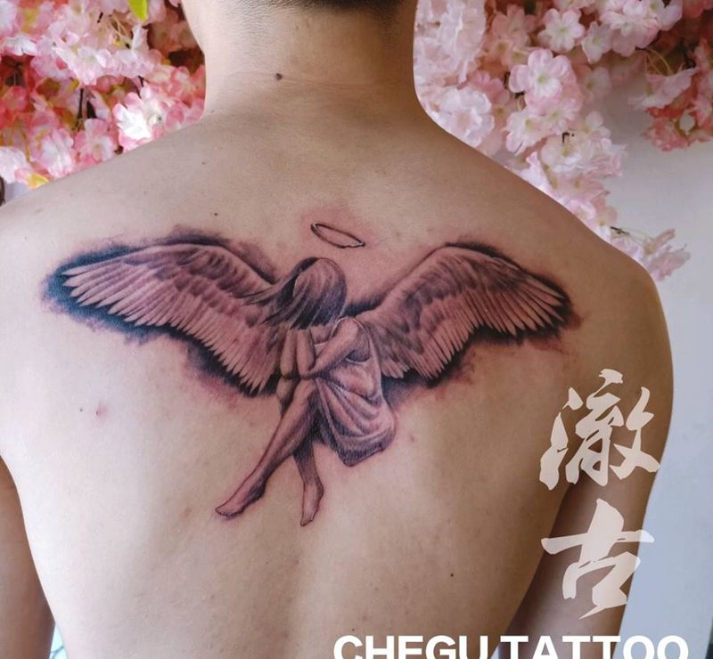 天使纹身图片_背部欧美写实纹身图案