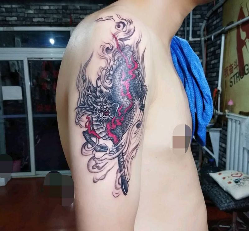 火麒麟纹身图片_肩部传统动物成品纹身图案