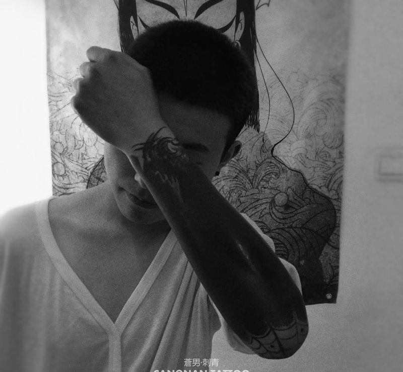 酷到极致 黑到底纹身图片_手臂图腾纹身图案