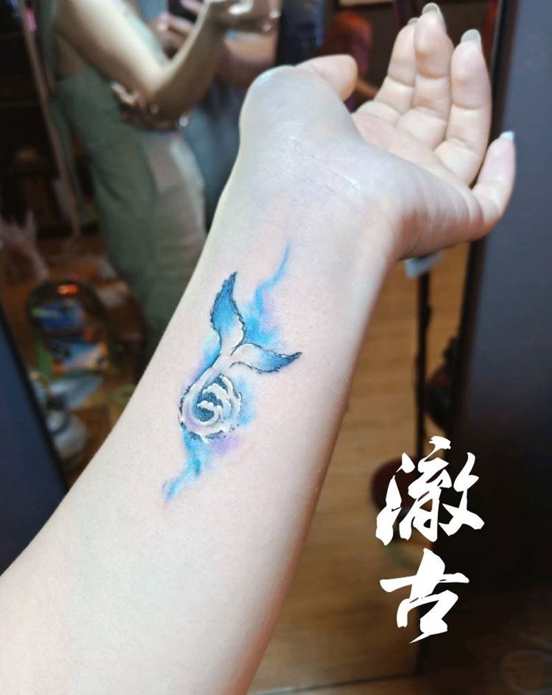 水彩鲸尾纹身图片