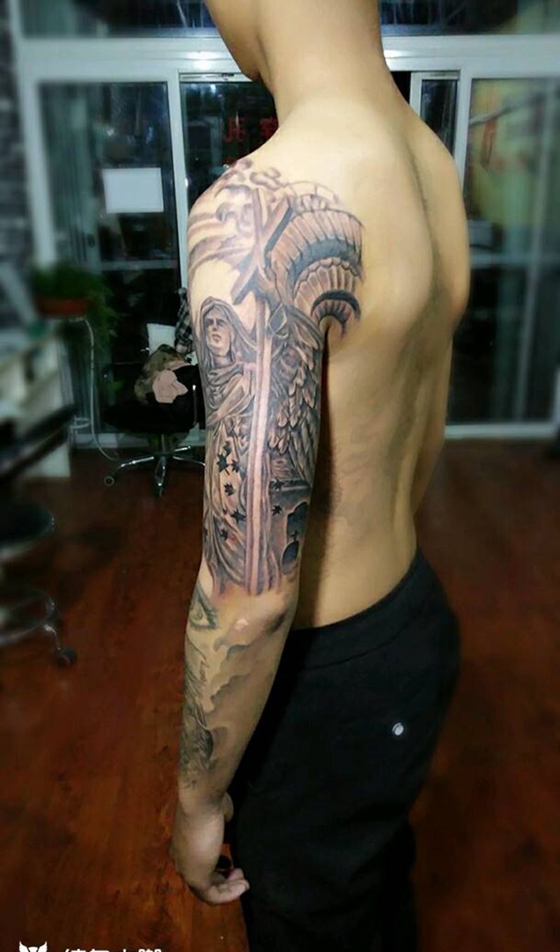 手绘天使降临纹身图片