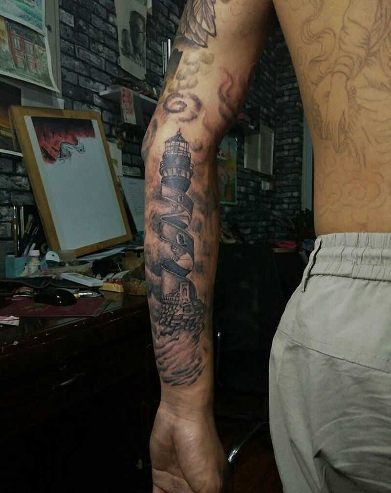 屹立不倒雷峰塔纹身图片