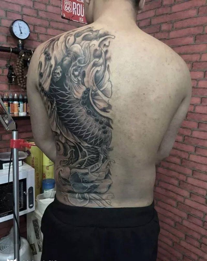 半背鱼纹身图片
