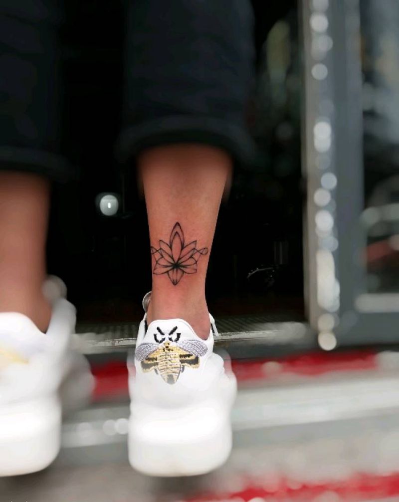 清新纹身图片_脚部清新几何成品纹身图案