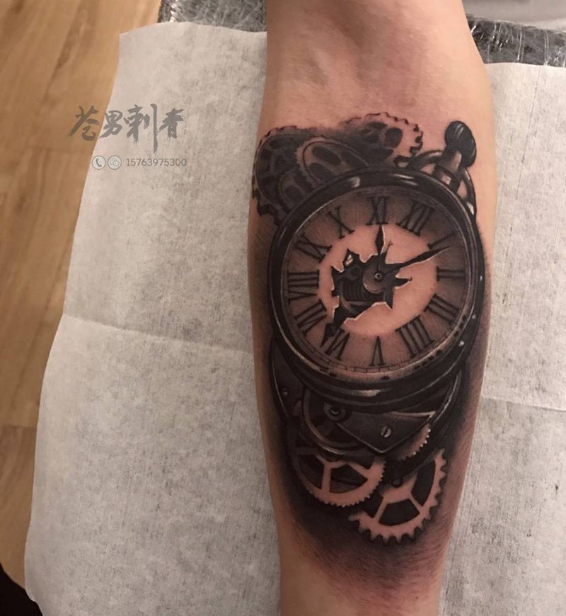 钟表纹身图片_成品手臂写实纹身图案