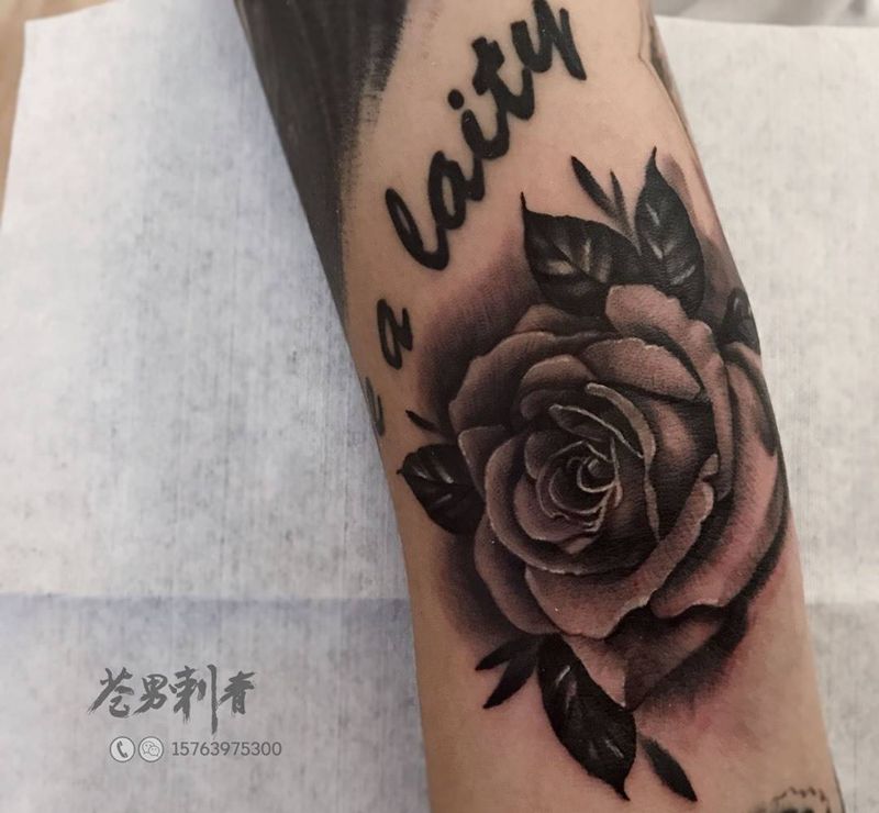 无纹身图片_成品手臂写实纹身图案