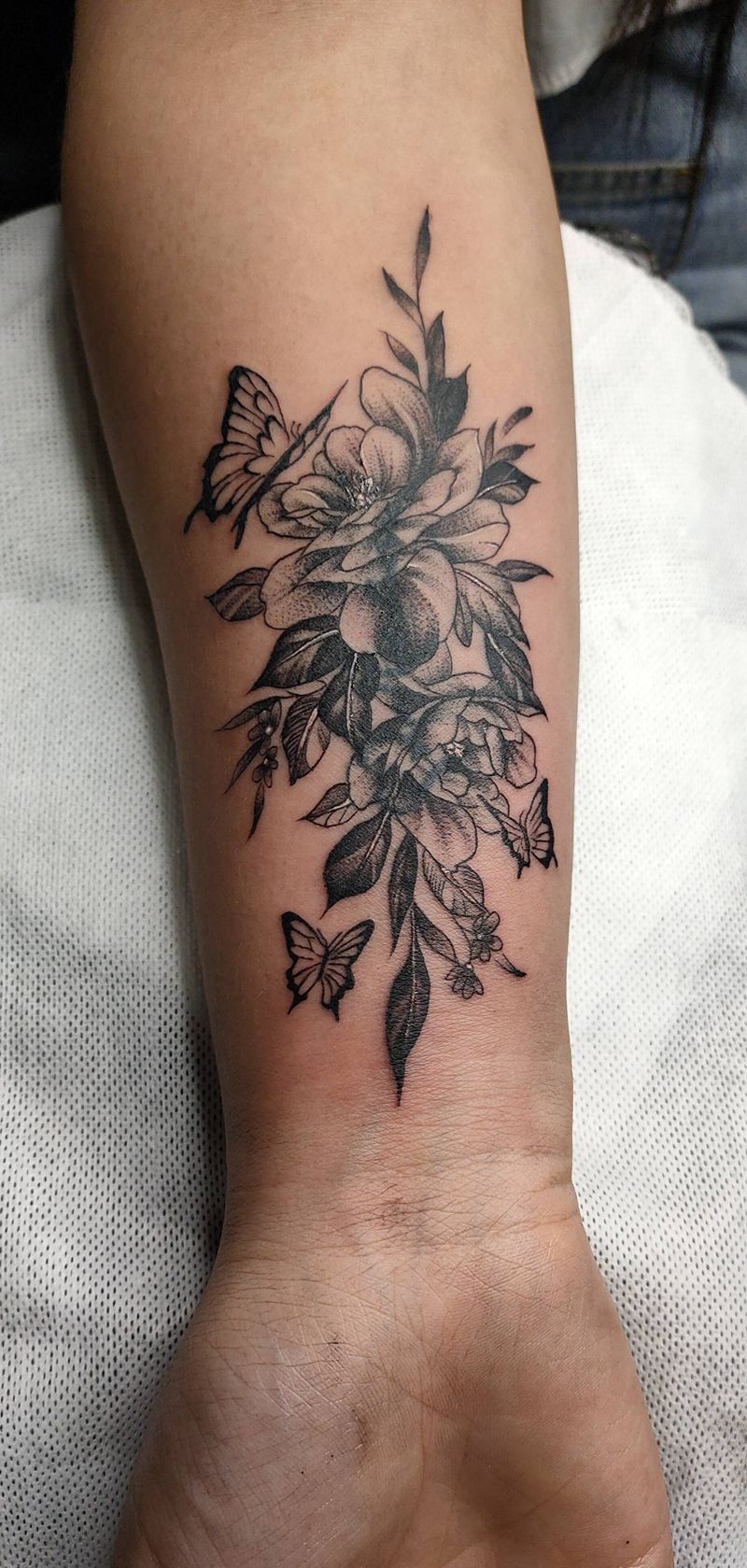 素花遮盖纹身图片_手臂点刺纹身图案