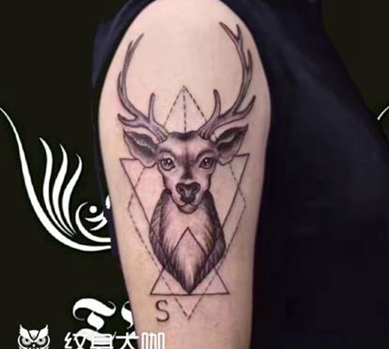 鹿纹身图片