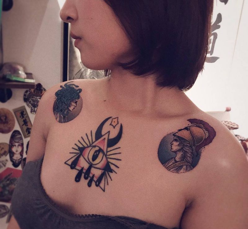 美丽的小姐姐纹身图片_肩部New School点刺纹身图案