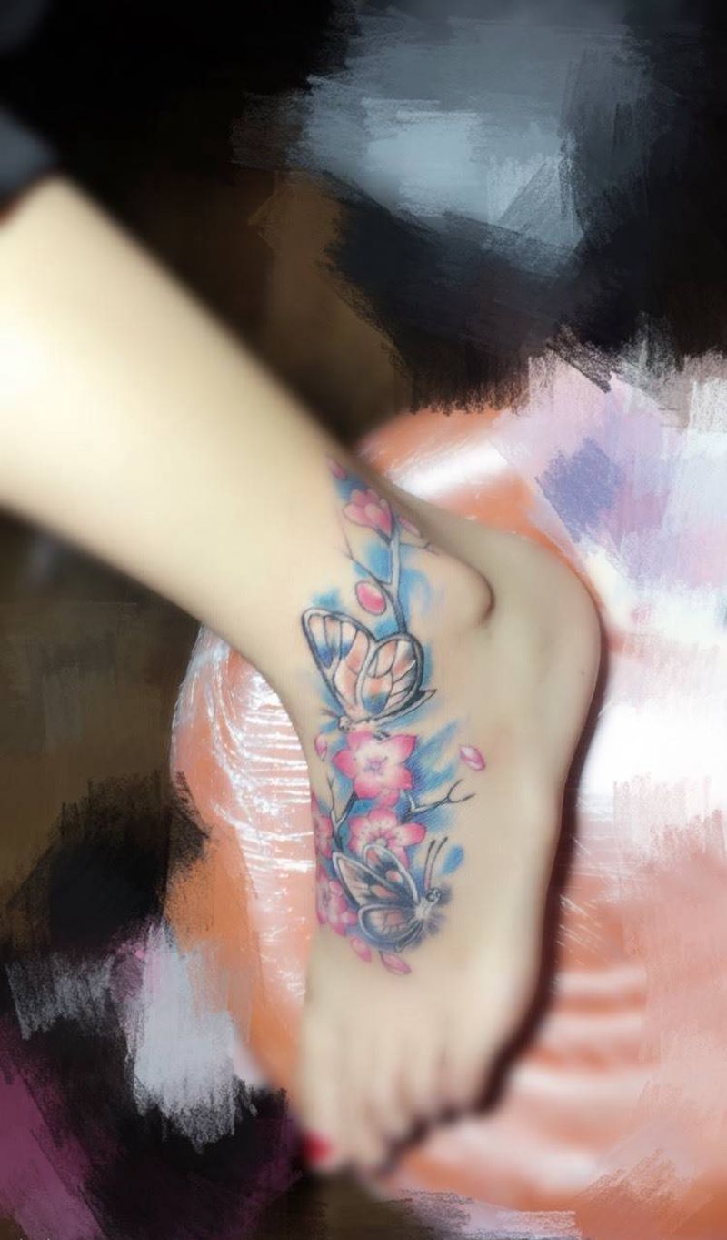 樱花家蝴蝶纹身图片