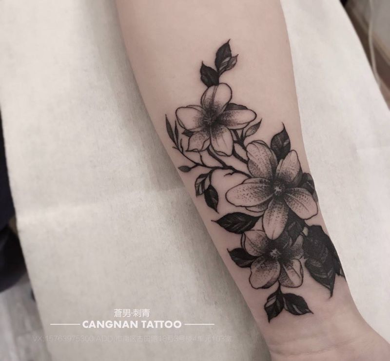 遮盖纹身图片_手臂点刺纹身图案