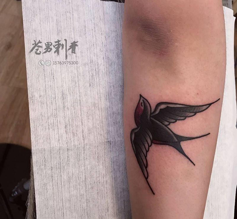 燕子纹身图片_成品手臂欧美纹身图案