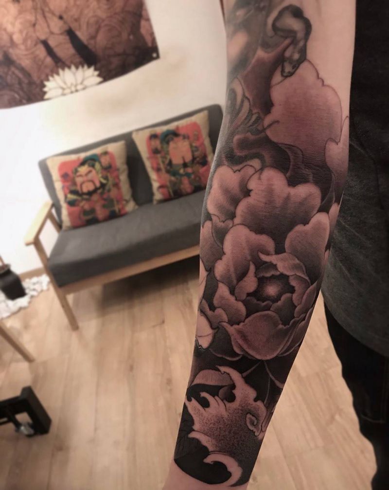 牡丹纹身图片_手臂新传统纹身图案