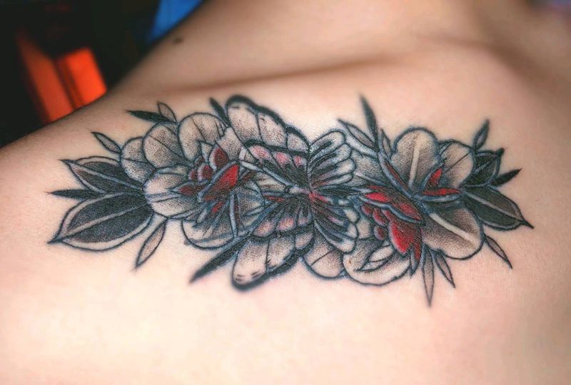 遮盖后纹身图片_颈部纹身图案