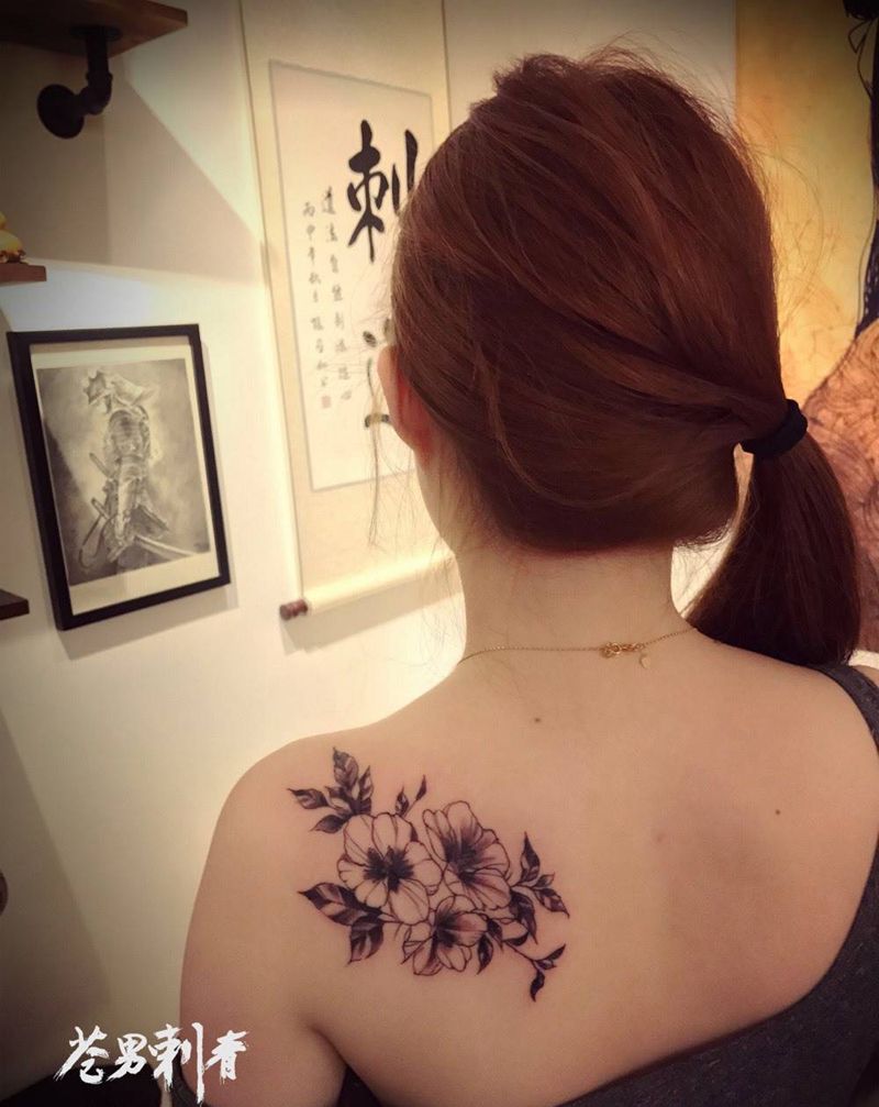 美女小清新纹身图片