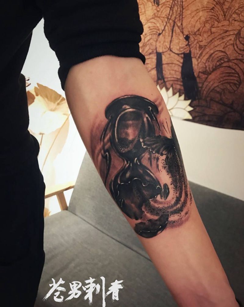 沙漏⏳小伙子的第二处纹身纹身图片_成品写实静物动物欧美手臂纹身图案