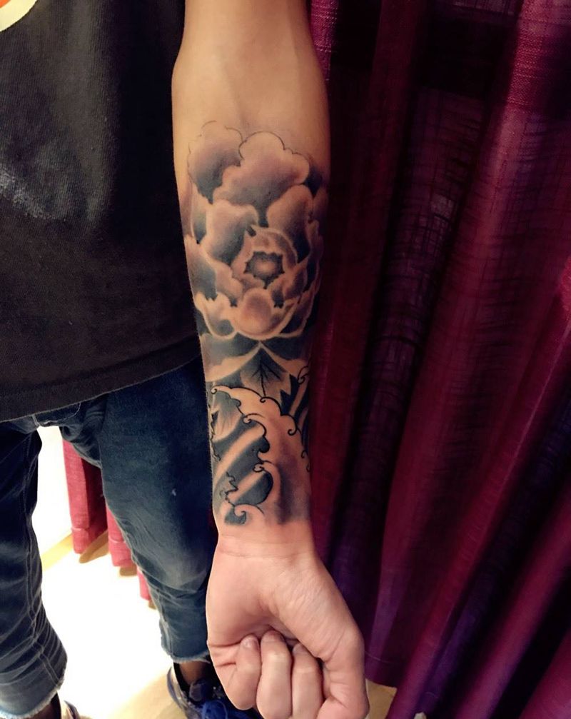 小臂牡丹水浪纹身图片_成品手臂传统植物纹身图案
