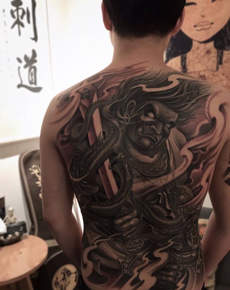 修改纹身图片_背部新传统纹身图案