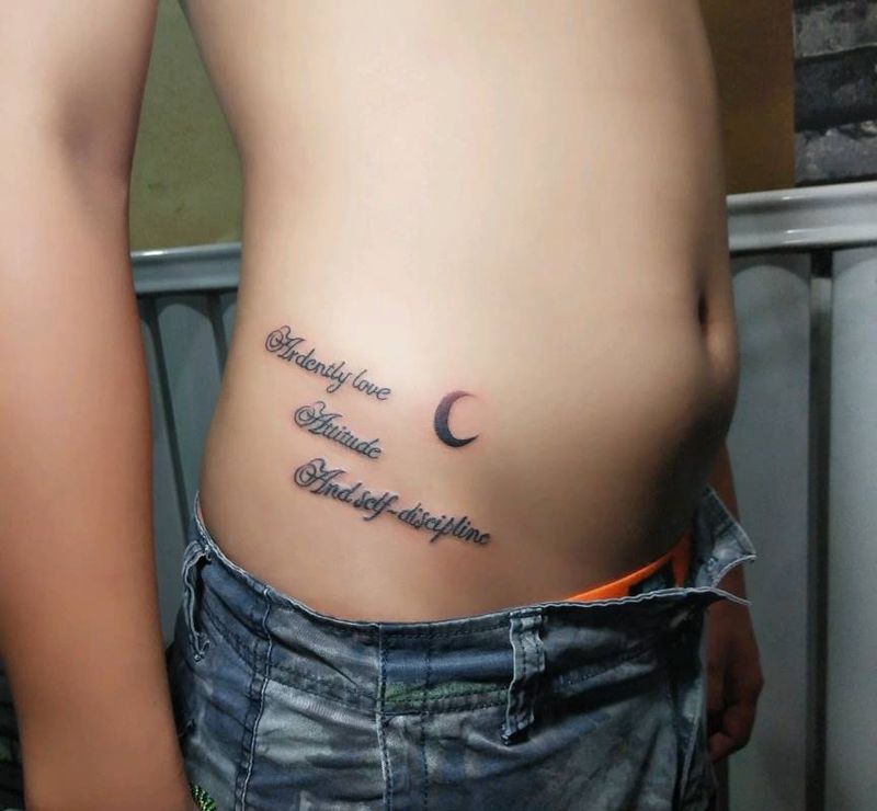 英文字体纹身图片_腹部纹身图案