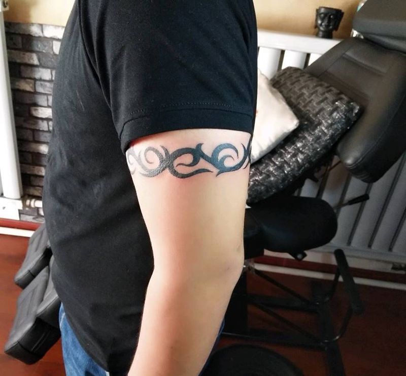 臂环纹身图片