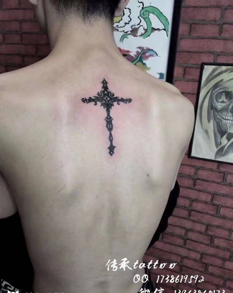 十字架纹身图片