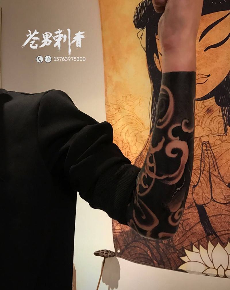 荷花水浪包小臂纹身图片_成品手臂传统纹身图案