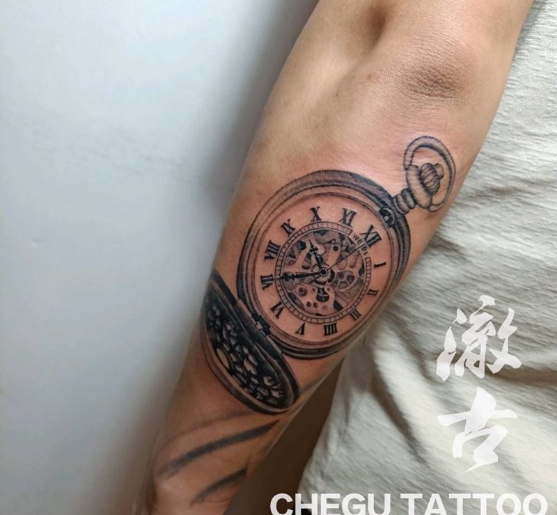 怀表纹身图片_手臂欧美写实纹身图案