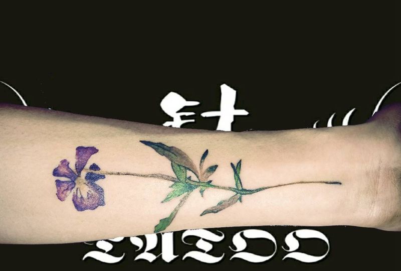 呐，几你一朵小花纹身图片