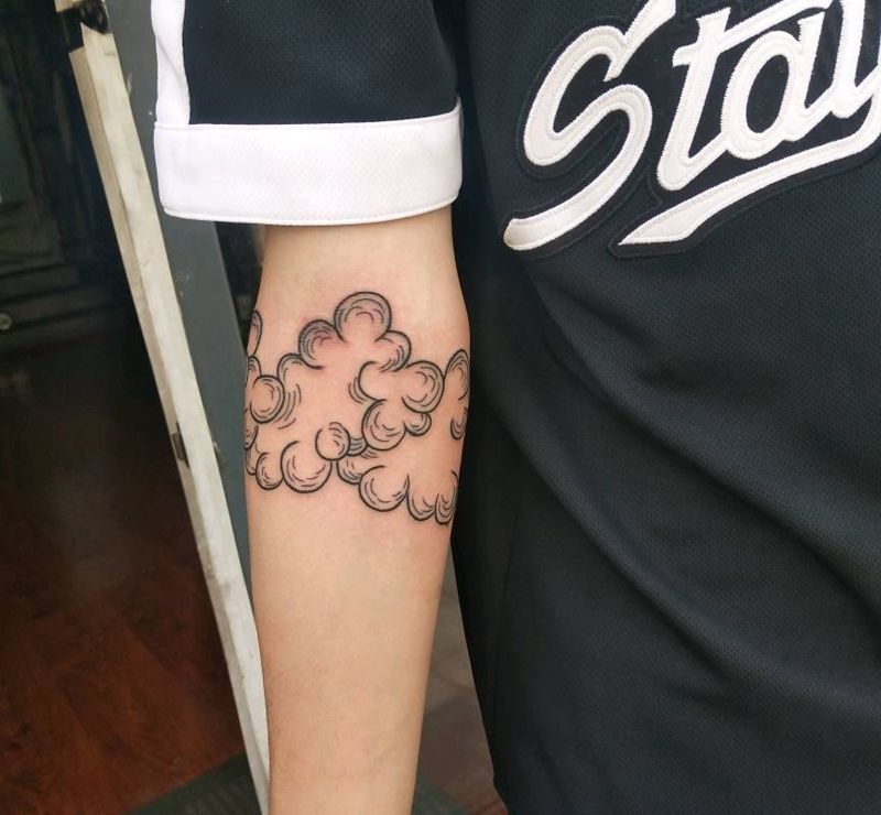 云朵纹身图片_手臂纹身图案