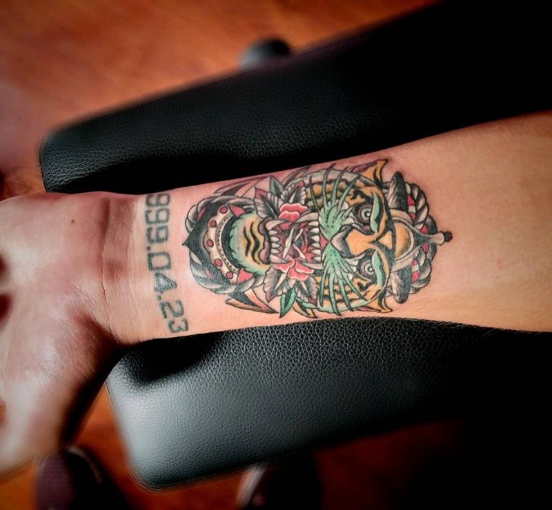 Old School纹身图片_手臂Old School纹身图案