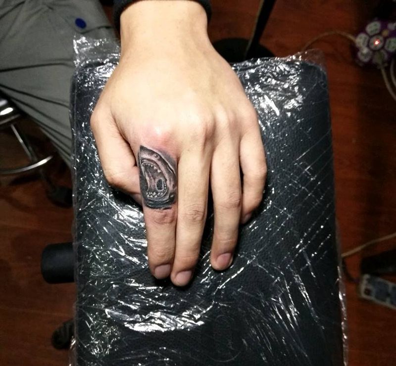 食指小图一枚纹身图片