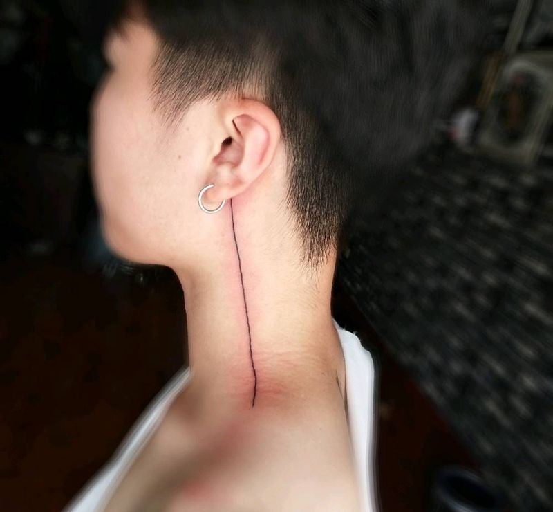 射线纹身图片_颈部几何纹身图案